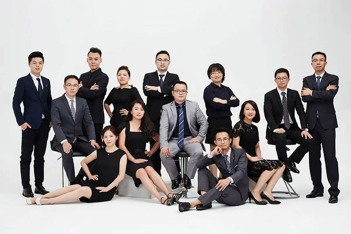 企业团队照展示不一样的团结就是力量