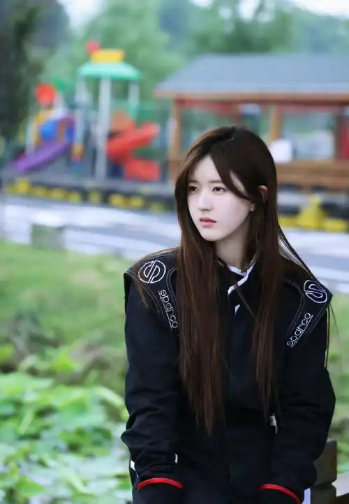 赵露思赛车服侧拍##赵露思赛车服剧照