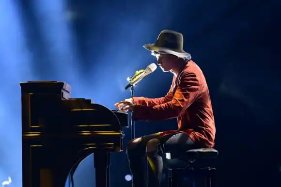 酷狗网友也挡不住林俊杰的十足魅力,歌曲一上线就拿下了专区一位!