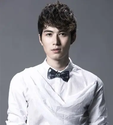 2016款烟花烫发型让男生变得更帅!