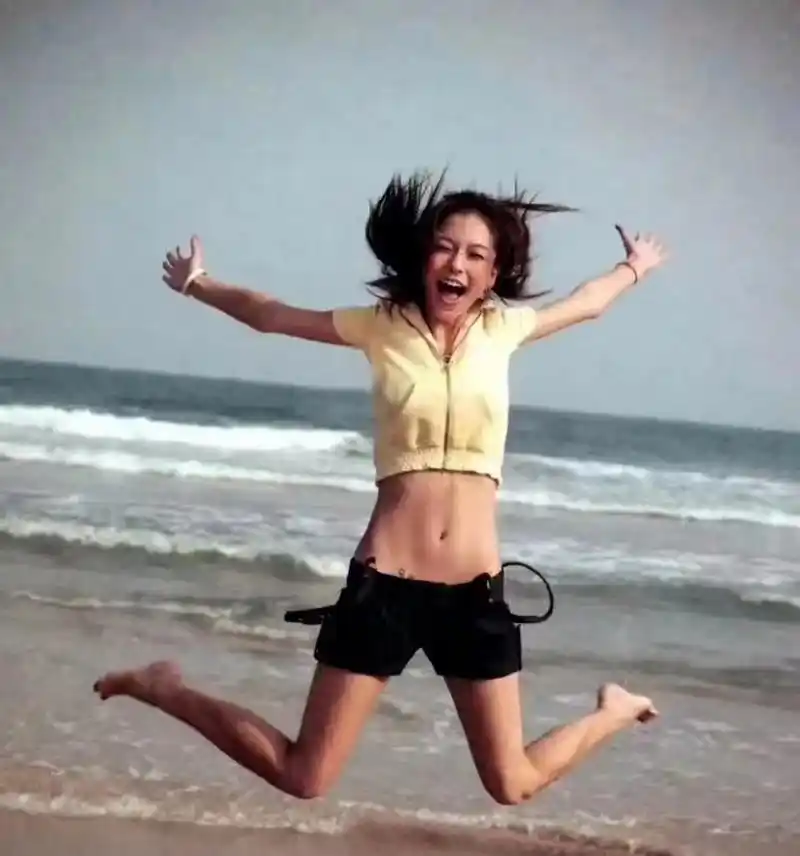 在香港做模特的angelababy杨颖,早期的她肤色健康青春活泼