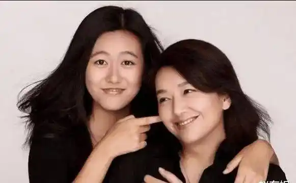 田小洁:与曾萍分手后,51岁爱上大3岁的江珊,对继女视如己出_感情_孩子