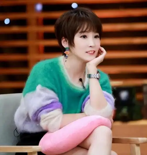 10年前谢楠嫁给大自己9岁的吴京并给他生个儿子她不幸福