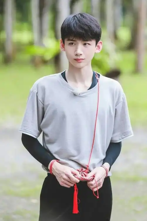 白敬亭六张高清壁纸