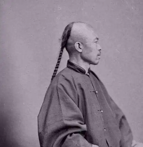 别被电视骗了,他们的真实发型是这样的