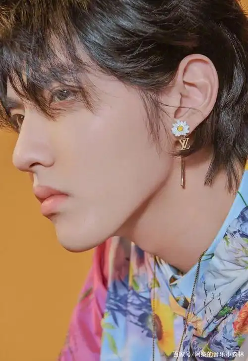 熙饰演的润玉黑化,侧颜很帅 许凯 许凯颜值高,演技挺好,侧脸也优越,第