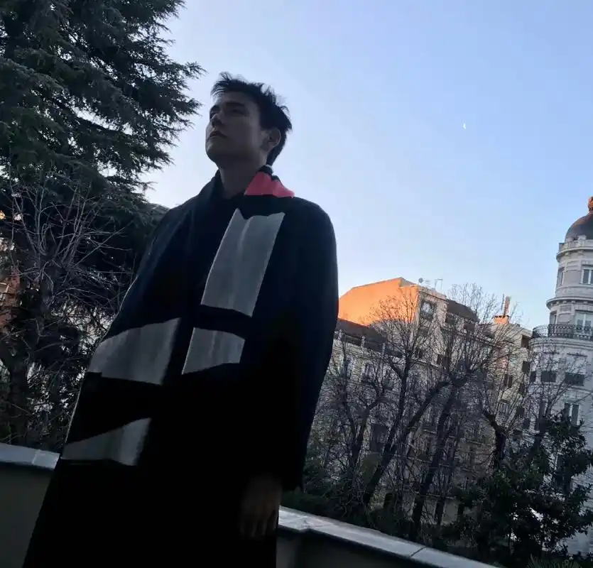 彭于晏侧面照 - 抖音