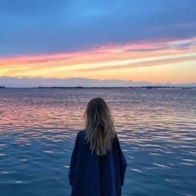 看海头像女生优雅背影女生最新蓝色海边头像