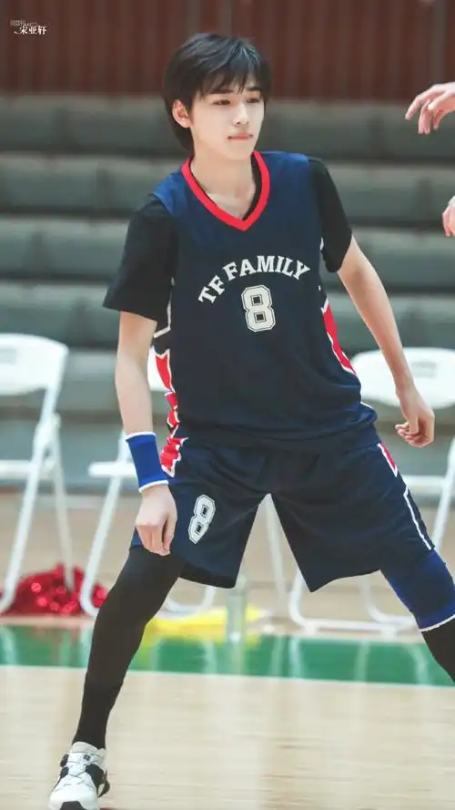 隐韧的幼兽#请问你喜欢篮球吗@时代少年团-宋亚轩8番が好きです