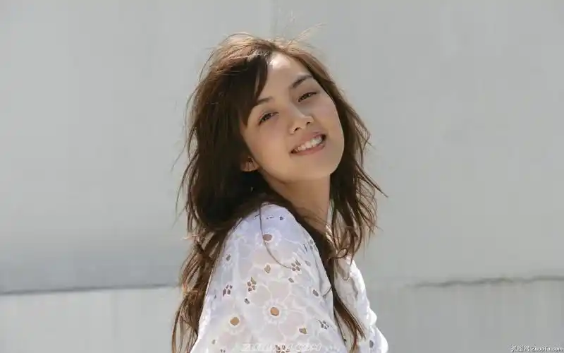 陈怡宽屏高清晰壁纸