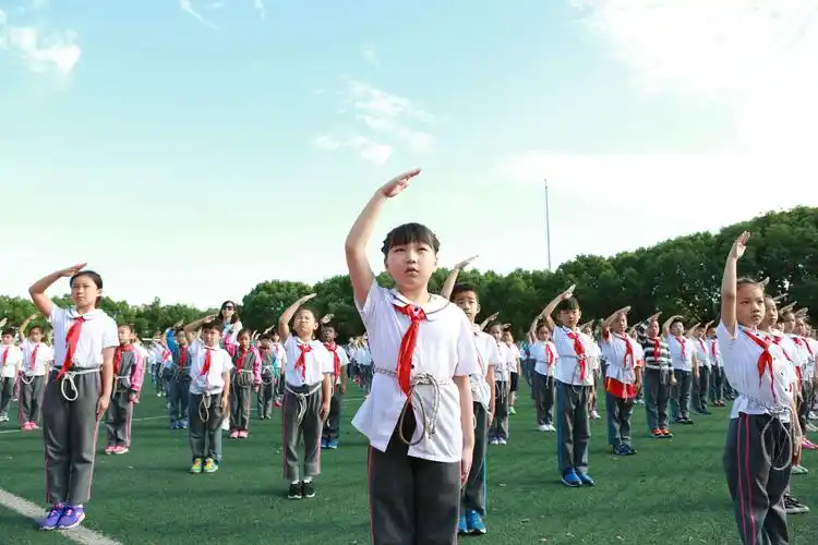 南翔小学举行"向国旗敬礼"主题教育活动