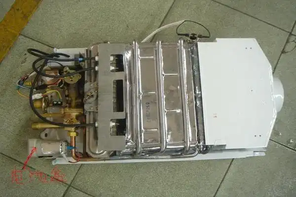 樱花燃气热水器的电池安装在那里