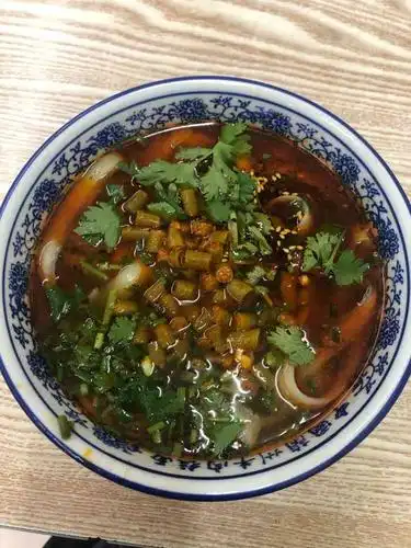 伊清香牛肉面-"同事推荐过好多次,这次也是被她说起来这里.