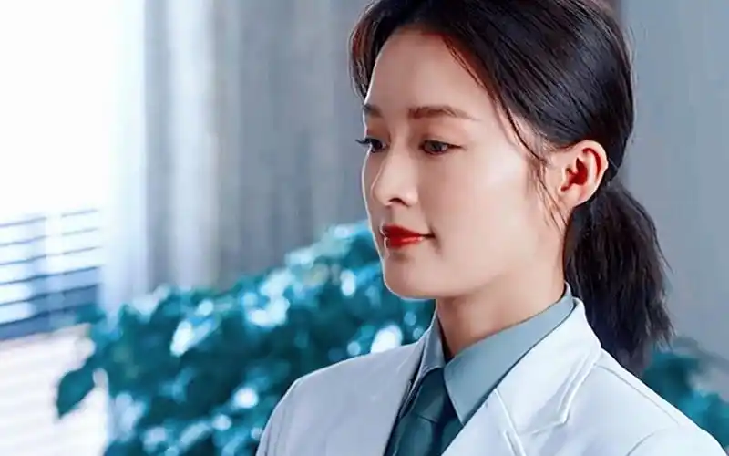 李沁 | 离谱 还有人没见过我老婆的军装造型吗?