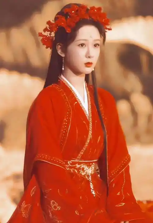 杨紫晒古装美照,一抹红唇百媚生,抑郁的表情,霸气时尚