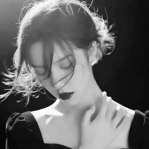 寂寞孤独伤感黑白头像图片