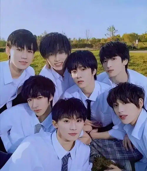 对于考生们来说,高考出成绩的那天总是激动人心的,对于参加高考的明星