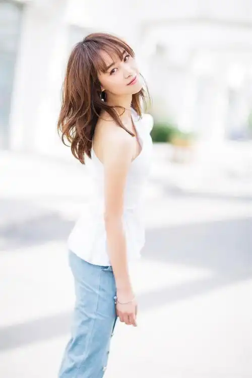 《外科风云》仁合小辣椒蓝盈莹穿这条高开叉牛仔裤,简直要逆天!