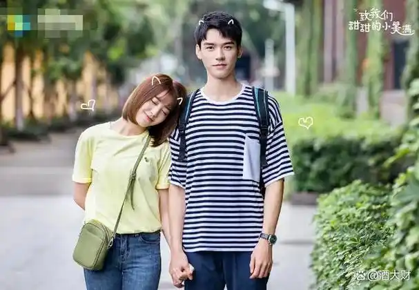 前者是合作胡一天的《致我们单纯的小美好》,后者是和林一拍的《致