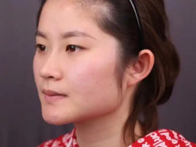 我啊,这张大饼子四方脸从小都不知道被人笑了多少回,毕业找工作那会儿