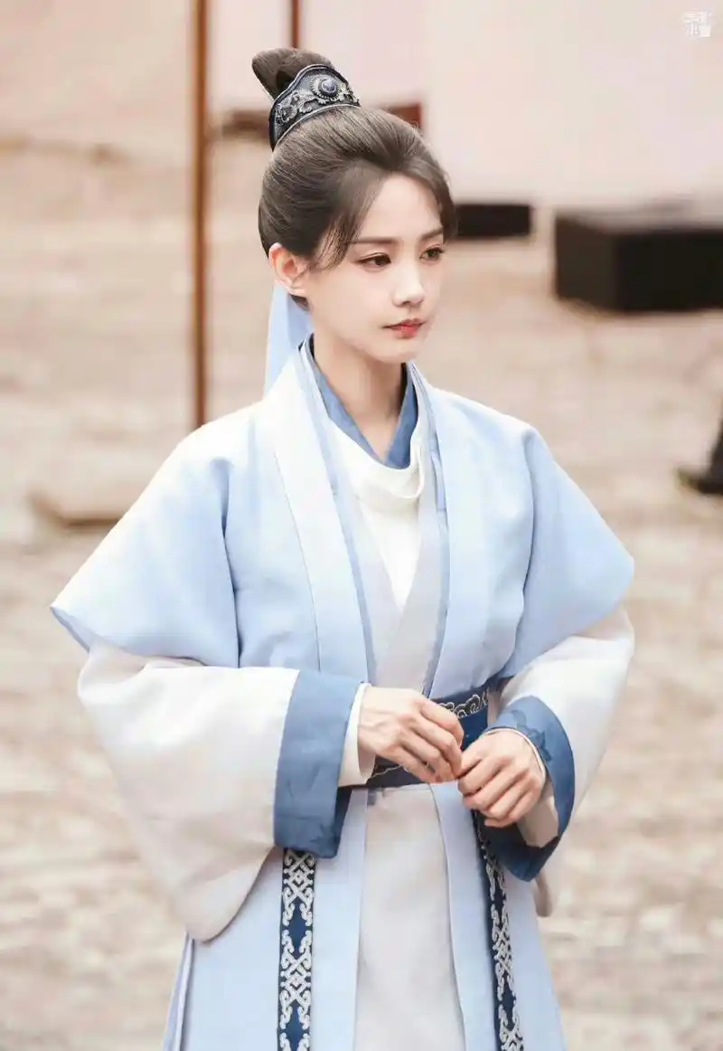 李一桐《云秀行》男装路透,仪态真的好#李一桐