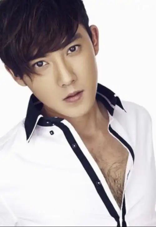 张睿的胸毛照片长胸毛的男人是青龙吗