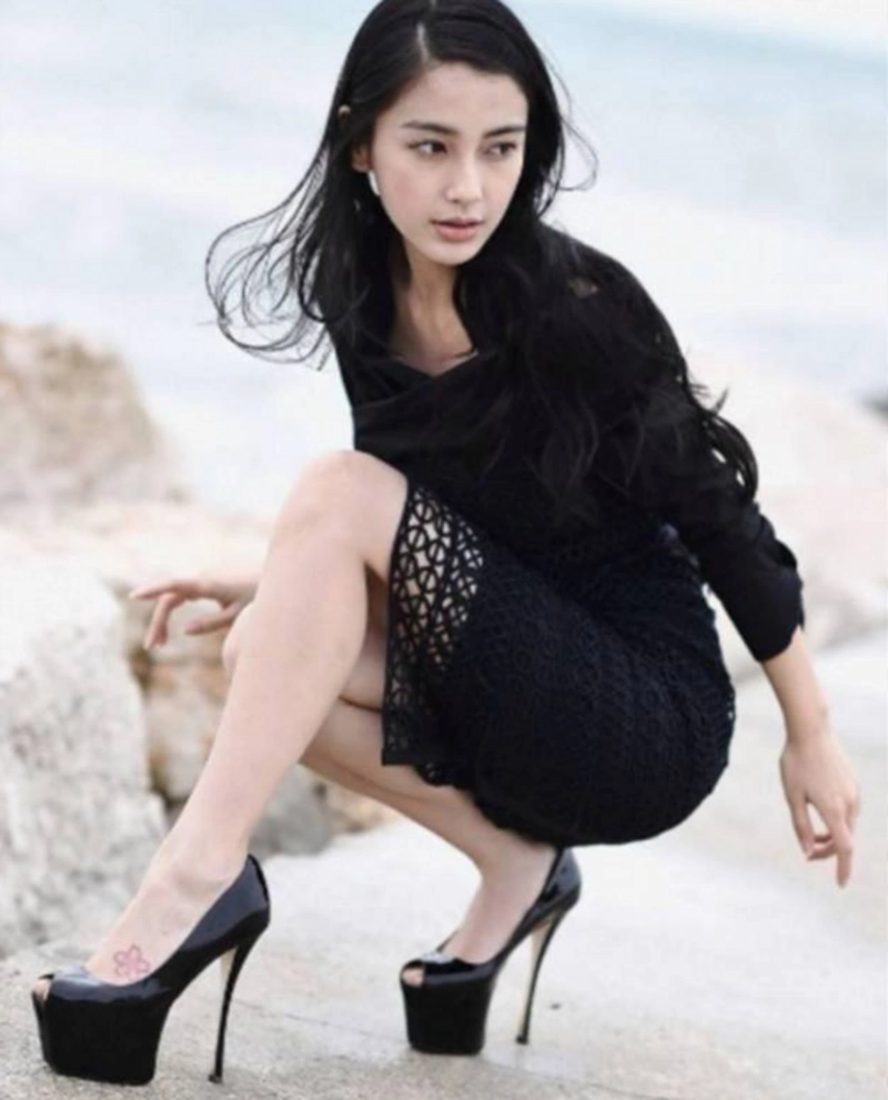 明星的奇葩高跟鞋,baby超越"恨天高",接下来这个更猛了