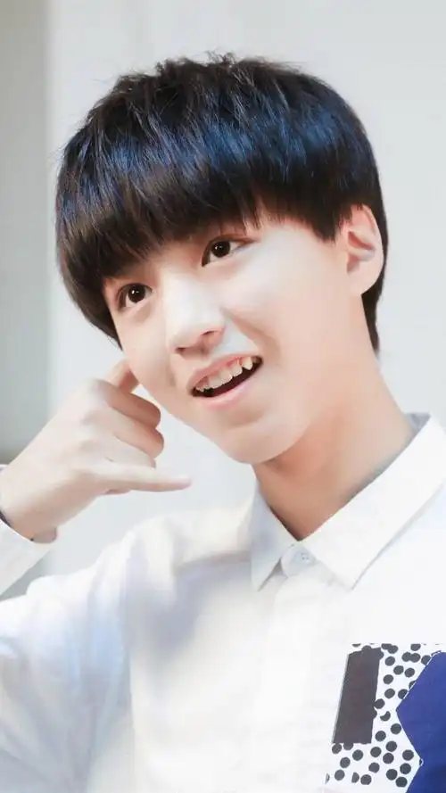 可爱呆萌王俊凯