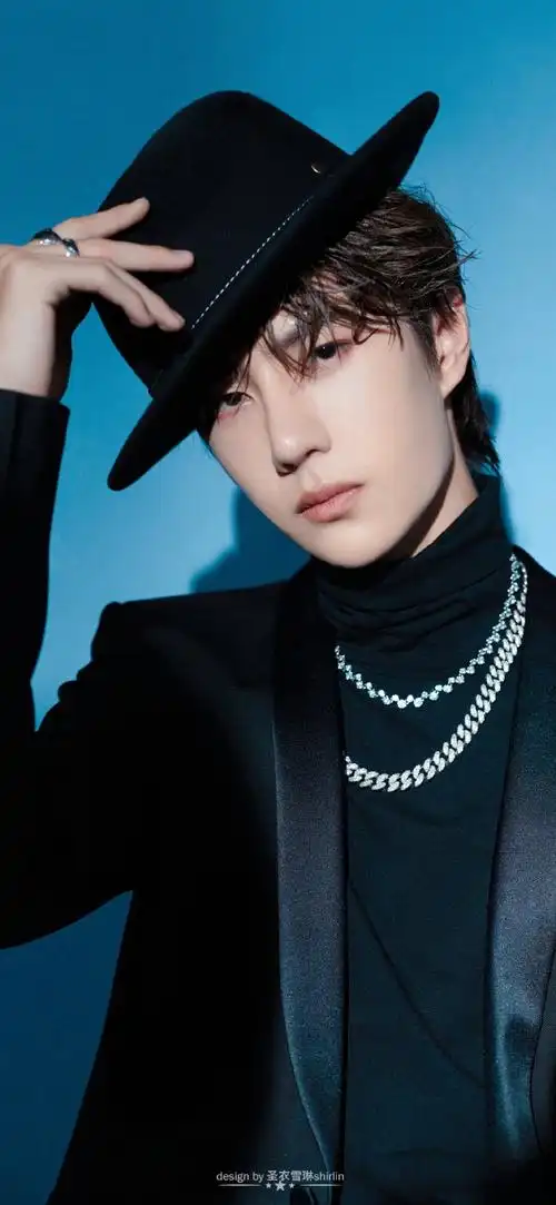 王一博蓝调大片##王一博现身小米园区##王一博高领毛衣黑西装