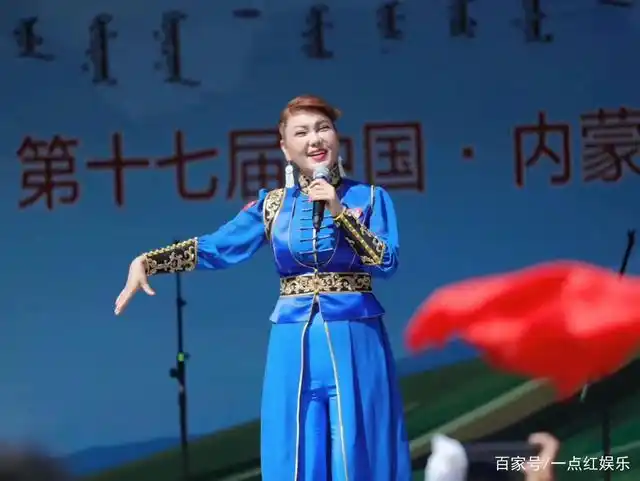 第十七届中国·内蒙古草原文化节开幕 乌兰图雅 倾情助阵唱响代表