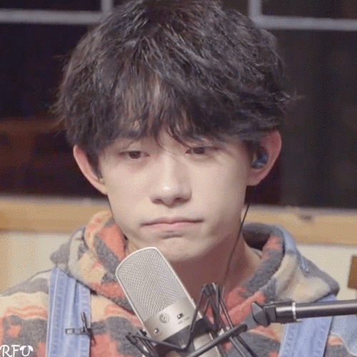 易烊千玺朋友请听好剪辑动图表情动作完全天真烂漫