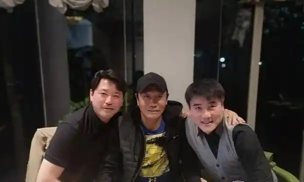 甲a球员小聚,那英前夫曾上春晚,第一帅哥颜值依旧,1人难以辨认_高峰