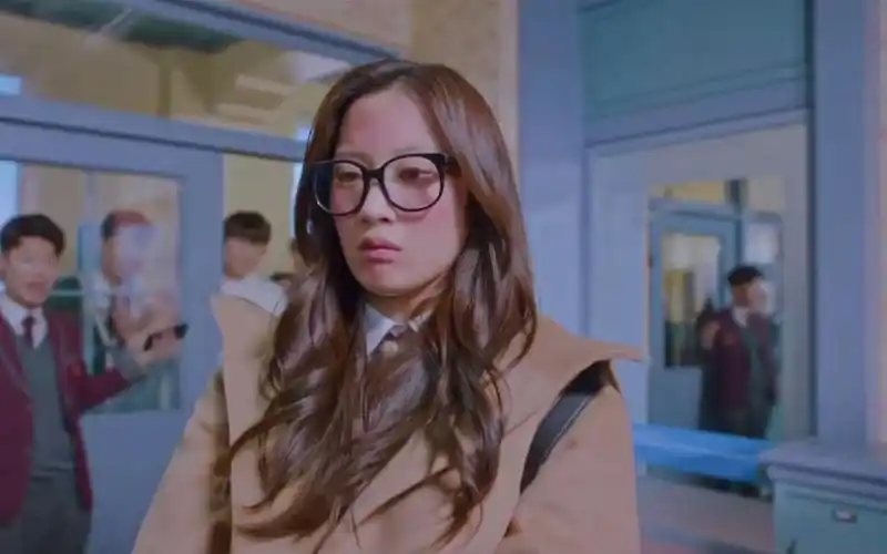 女神降临 女二黑化爆料周京素颜,不过周京输了全世界又如何她有校霸和