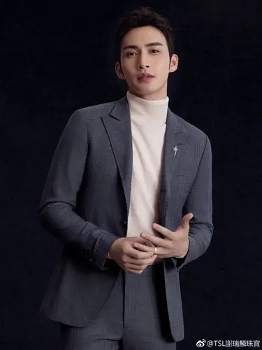 一月男明星榜丨文艺的黄轩剪了圆寸头陈冠希的才华依然在线