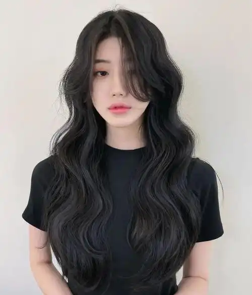 不想再千篇一律?来看看这4种最时尚的女士发型吧,2023年最流行