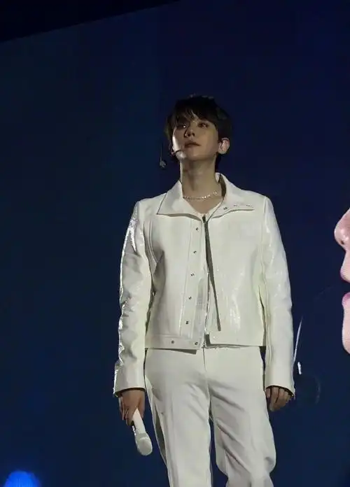 边伯贤今天亚洲巡演舞台状态  简直梦回三巡#边伯贤演唱会