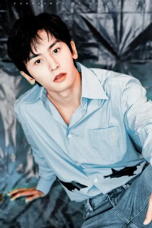 瀚国风黑色长袍#张哲瀚综艺《最后的赢家》路透,国风黑色造型帅气精致