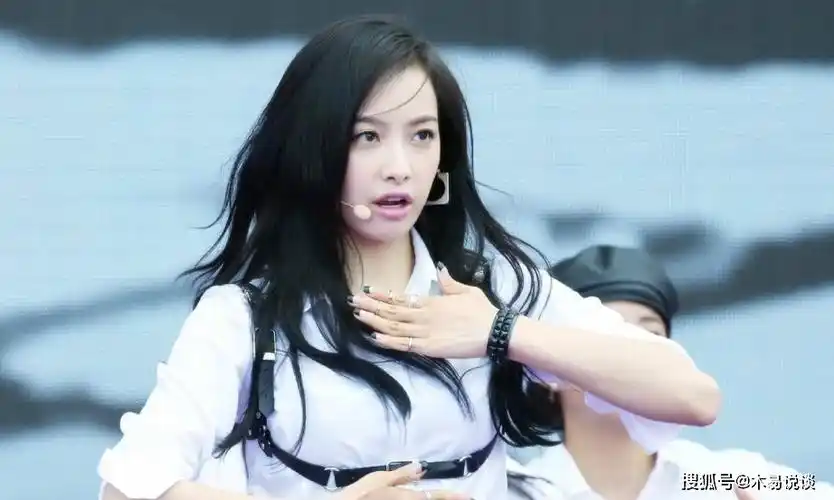 没想到,2024刚开年,37岁的宋茜就打出了一副"王炸"_时候_元宋_生活