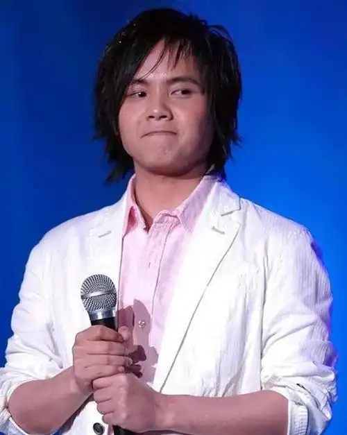 郑源跑到江西小县城捞金身材发福似大叔网友说他堕落了