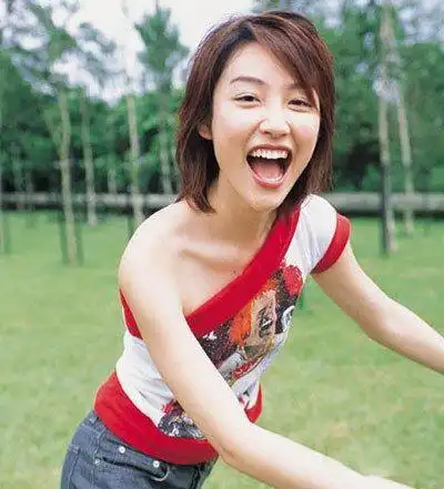 盘点陈文媛图片淡出娱乐圈开美甲店