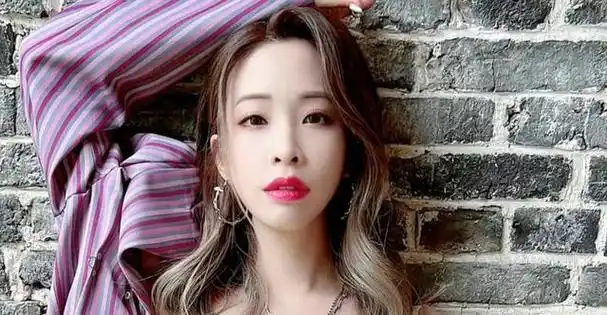 仅仅是让她参与一些台内的晚会活动,这与同为芒果旗下艺人的李斯丹妮