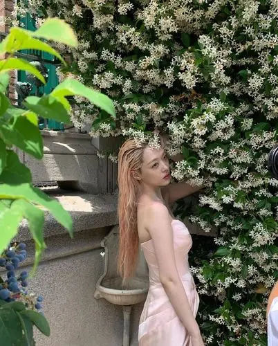 简介:雪莉诱人事业线性感湿发写真,分享一组崔雪莉图片给大家,图中的