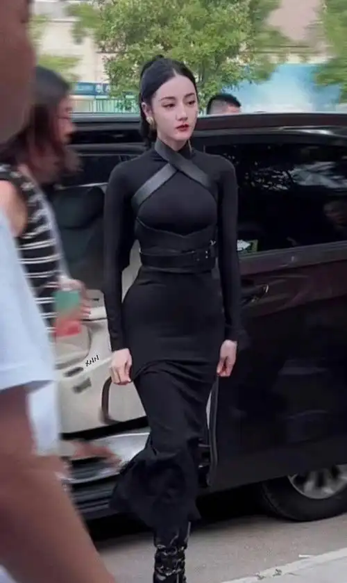 拥有完美腰臀比的7位女明星,个个真材实料|柳岩|倪妮|迪丽热巴|性感