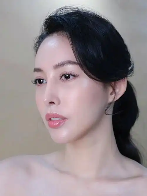 皮肤好的小姐姐