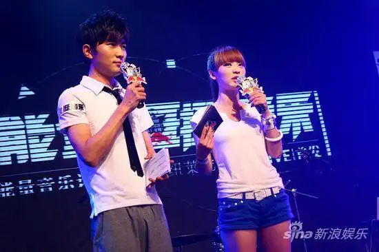 图文新能量音乐计划主持人大佐柳岩