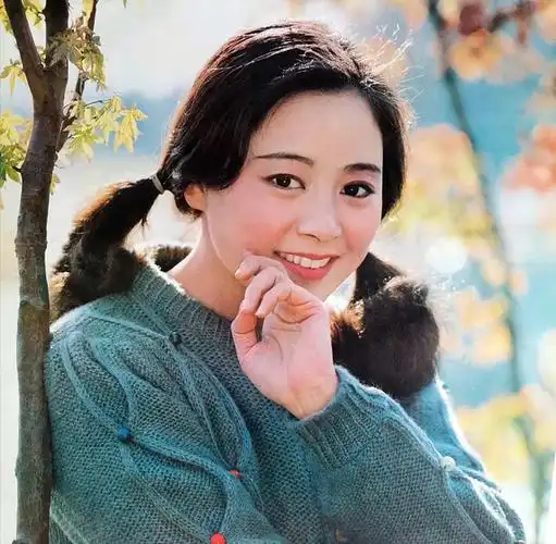 张瑜:23岁凭一吻成名,离婚后选择不婚,如今64岁没孩子也幸福