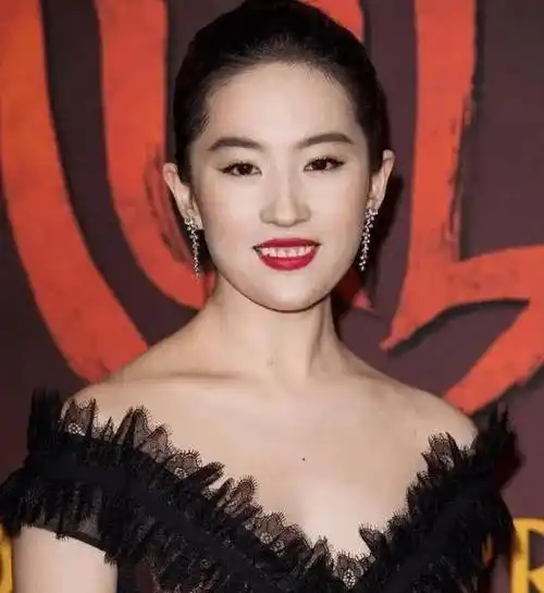 刘亦菲发福,面部膨胀仙气不再,还是你心中的仙女姐姐吗_问题_长裙