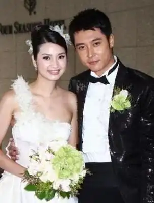 段恋情持续了好几年,期间张丹峰多次向洪欣求婚,希望她能成为他的妻子