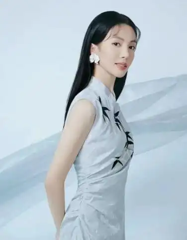 是身材一流的,这得益于她的父母是舞蹈老师,所以金晨对舞蹈充满了热情