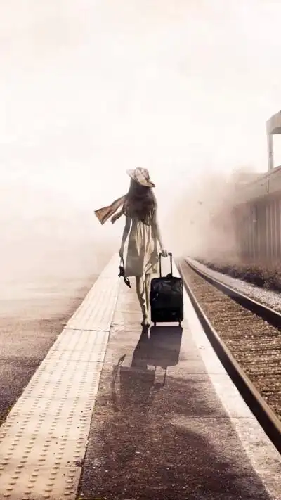 一个人旅行.背影是如此的孤独.